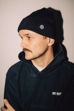 Lade das Bild in den Galerie-Viewer, BLACKOUT PROBLEMS - BLACK FISHER BEANIE
